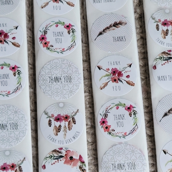 NEW 50 1-inch boho feathers & florals round thank you labels - Picture 1 of 8